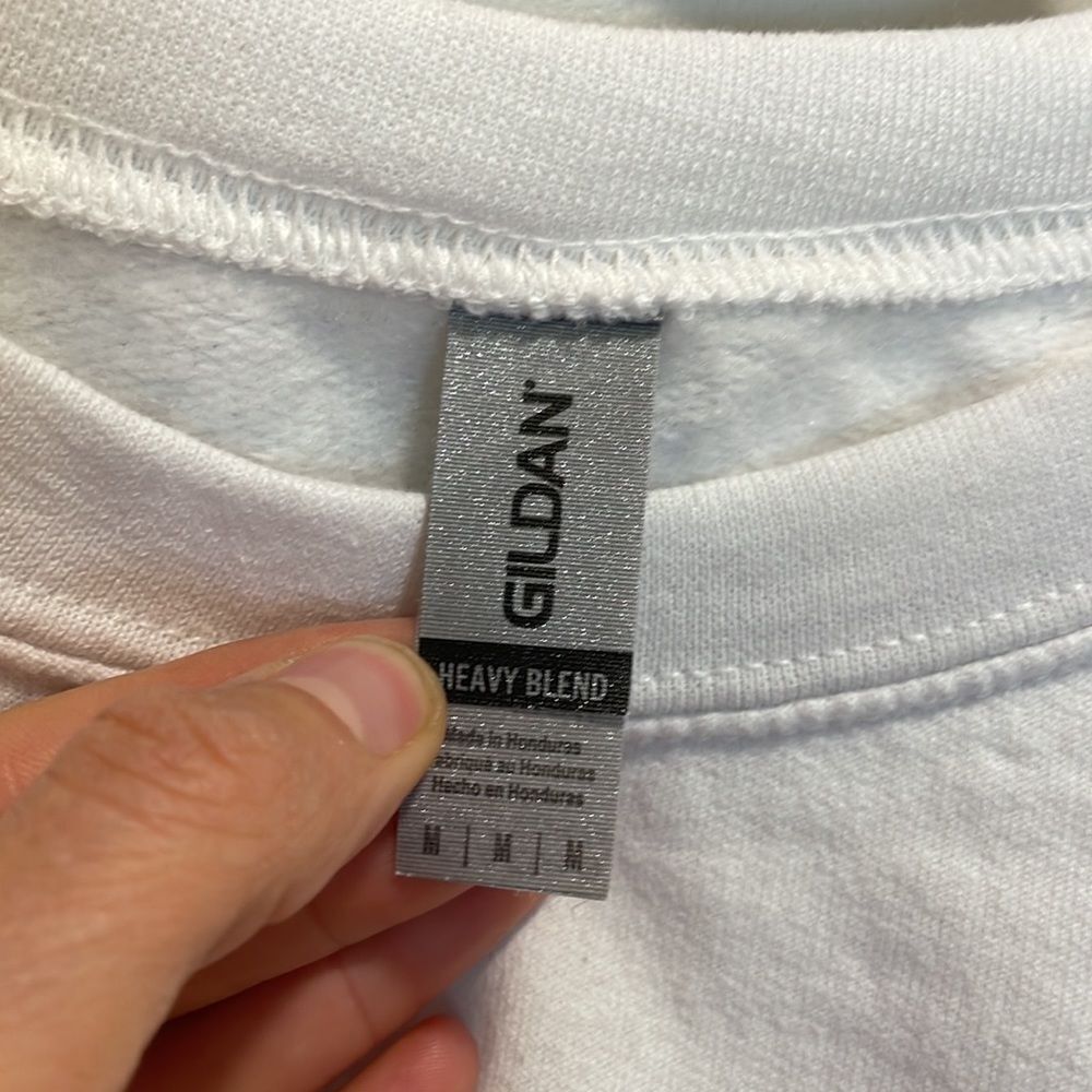 NWOT Gildan woman’s white sweatshirt - Picture 3 of 9